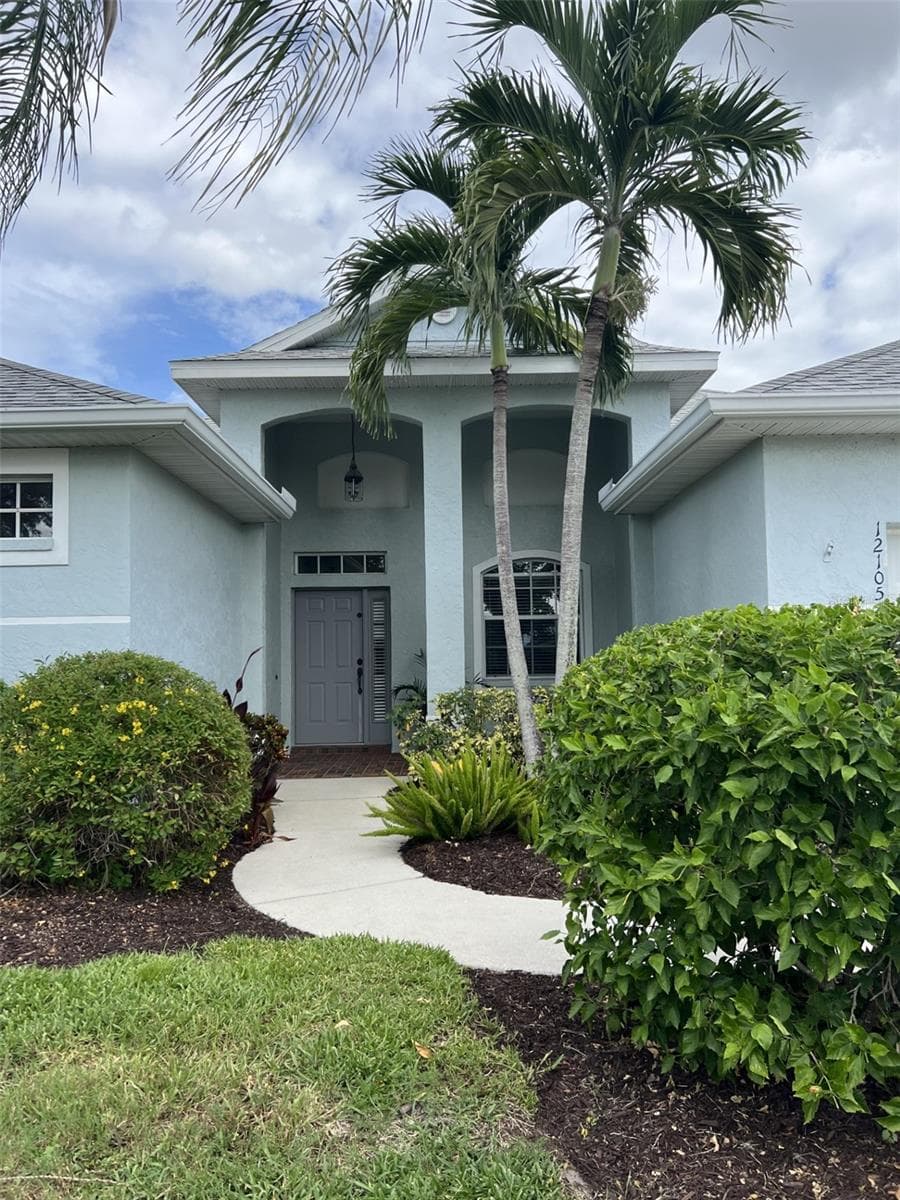Single Family Residence at 12105 BEEFLOWER DR, LAKEWOOD RANCH, photo 2 of 41