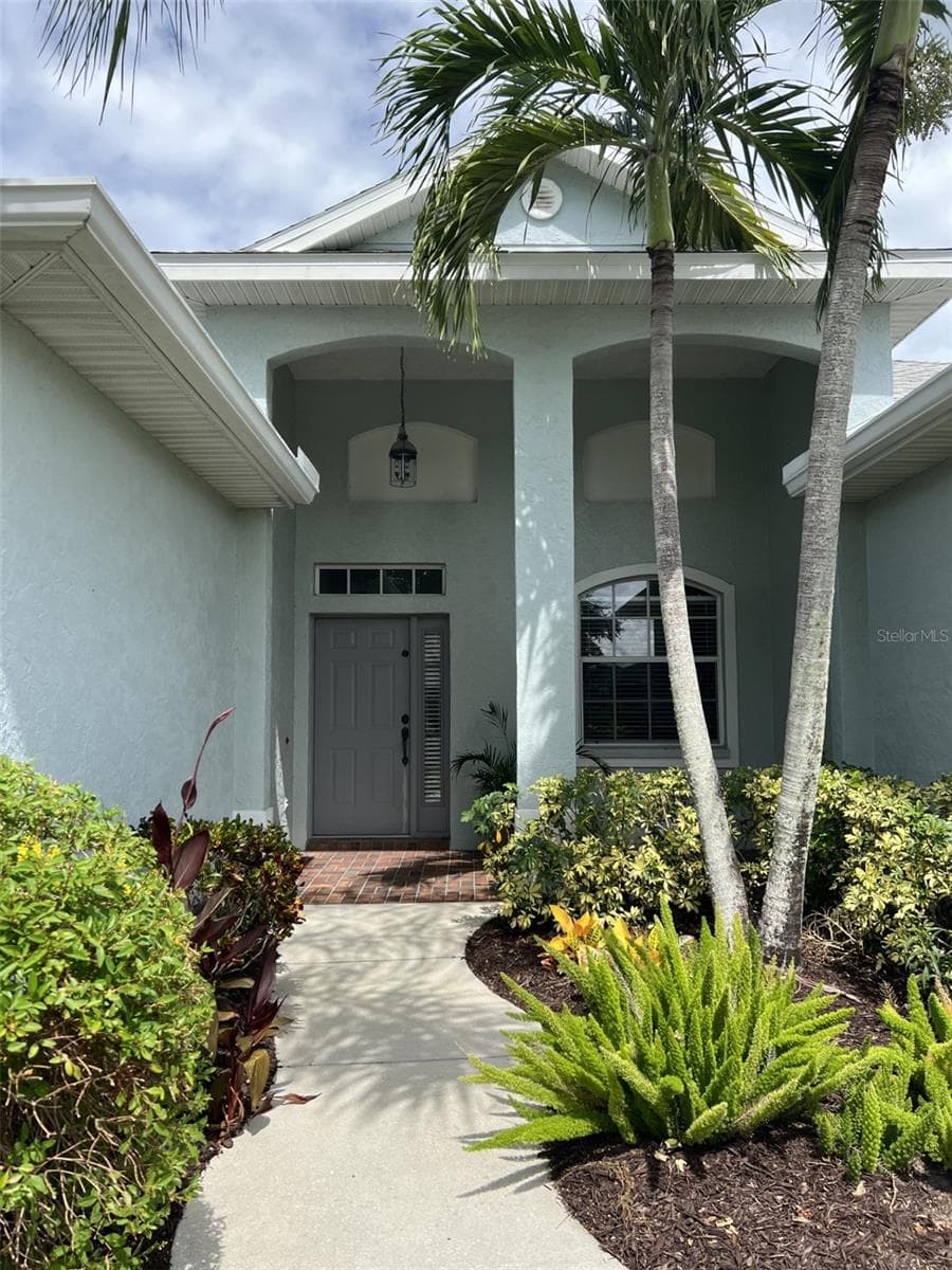 Single Family Residence at 12105 BEEFLOWER DR, LAKEWOOD RANCH, photo 4 of 41