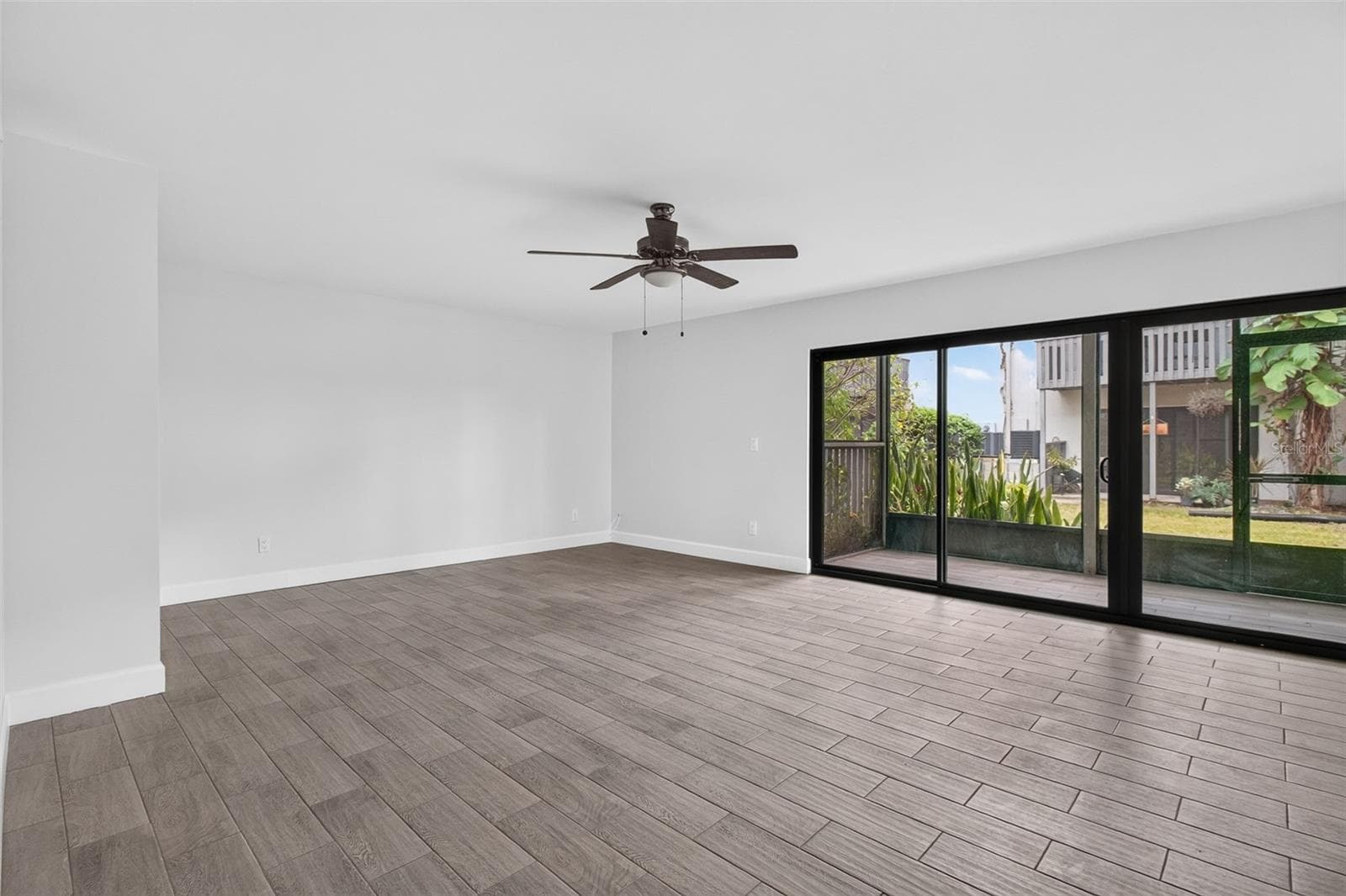 Living room - 876 116TH AVE N #103, ST PETERSBURG