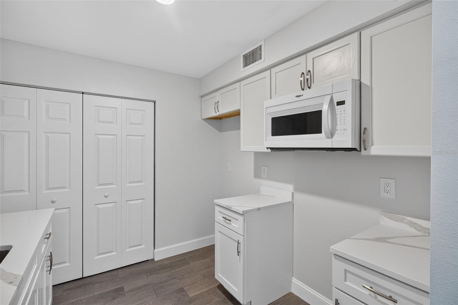Refrigerator and range space - 876 116TH AVE N #103, ST PETERSBURG