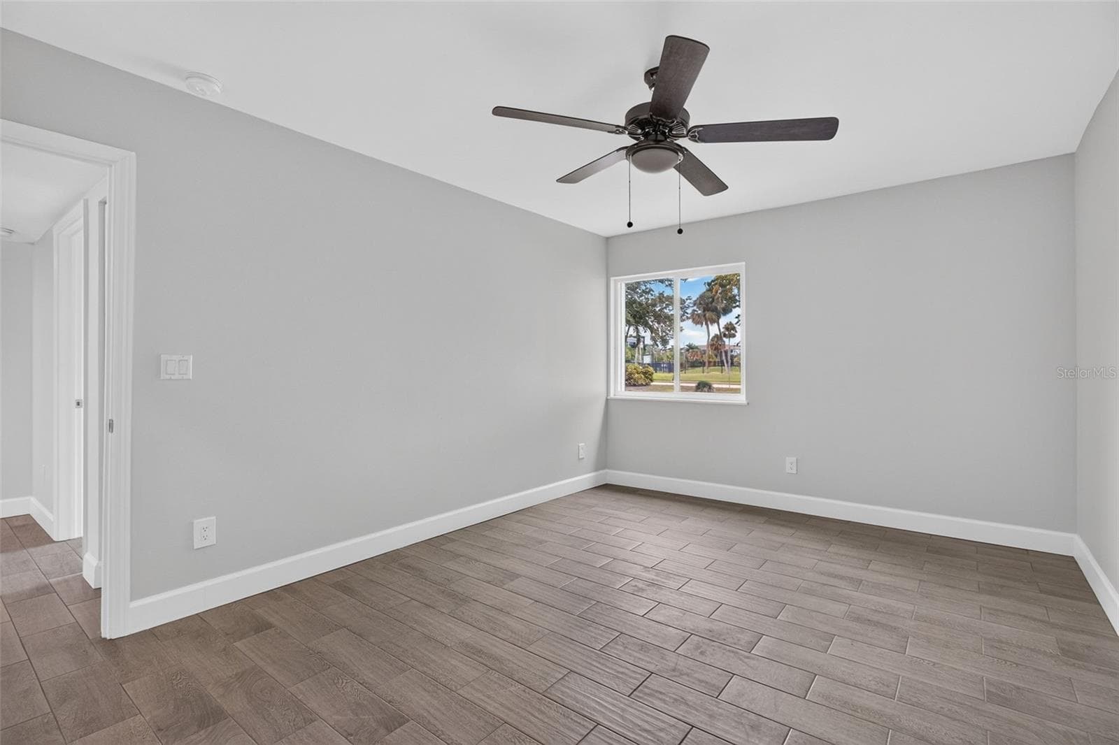 Primary bedroom - 876 116TH AVE N #103, ST PETERSBURG