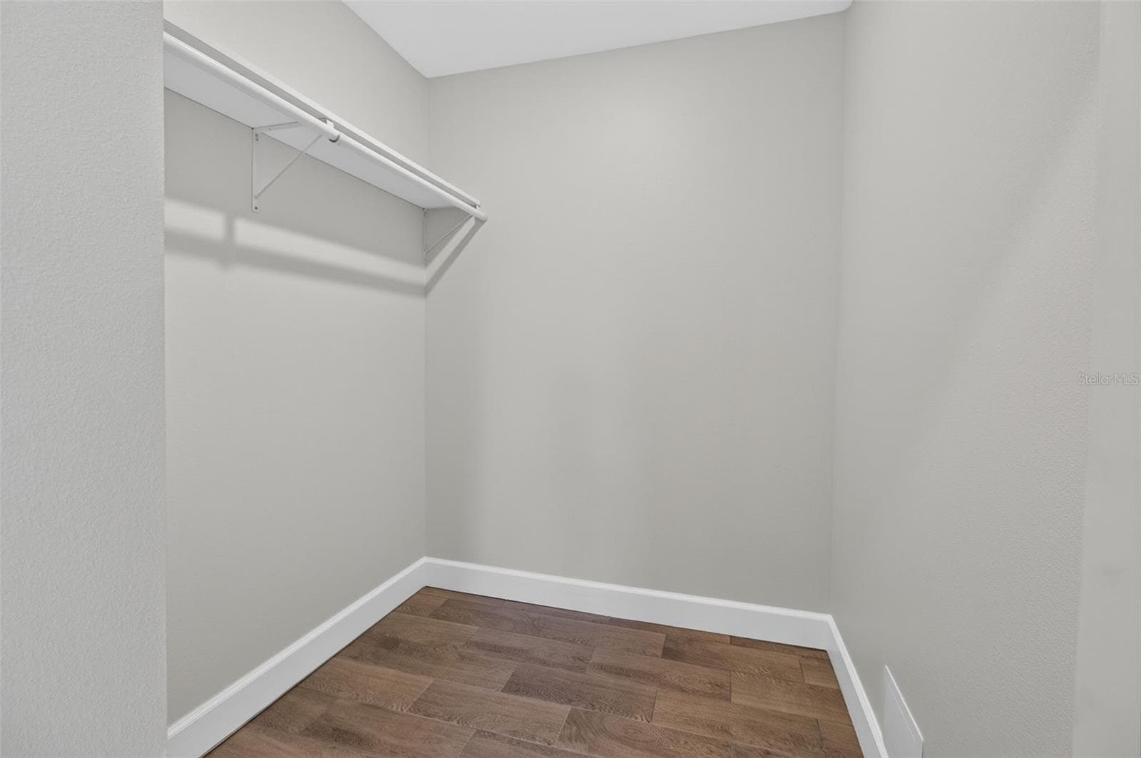 Walk-in closet - 876 116TH AVE N #103, ST PETERSBURG