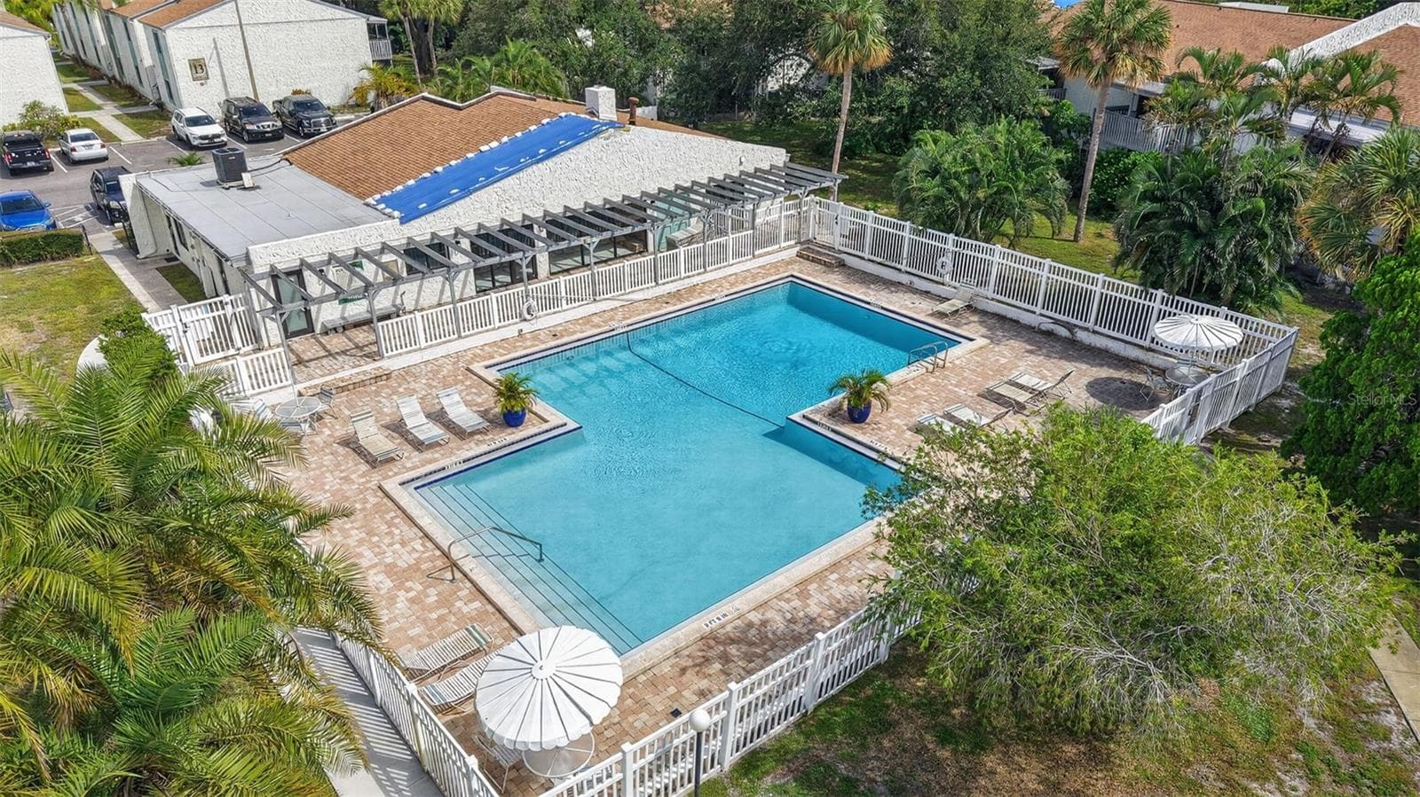 Community pool - 876 116TH AVE N #103, ST PETERSBURG