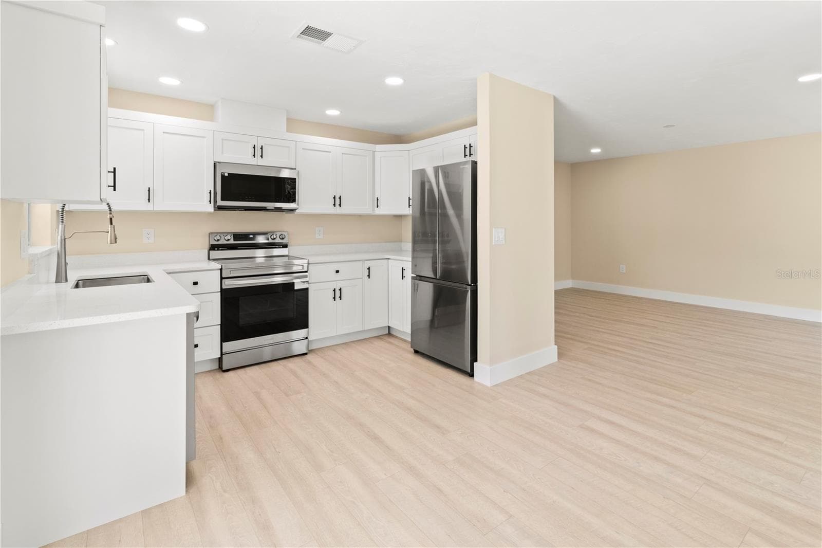 Villa at 727 N JEFFERSON AVE #727, SARASOTA, photo 9 of 34