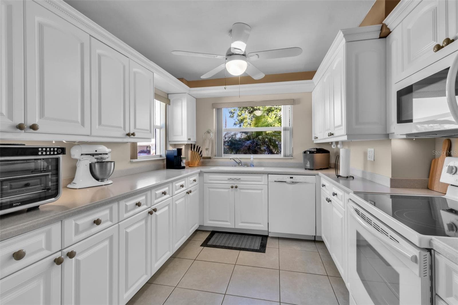 Condominium at 4704 INDEPENDENCE DR #4704, BRADENTON, photo 11 of 32