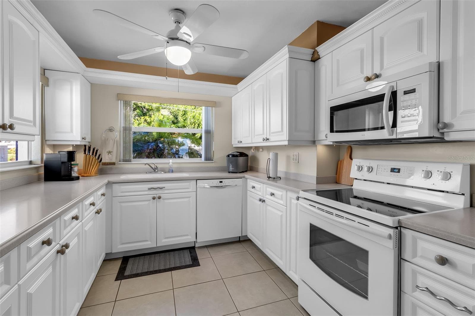Condominium at 4704 INDEPENDENCE DR #4704, BRADENTON, photo 13 of 32