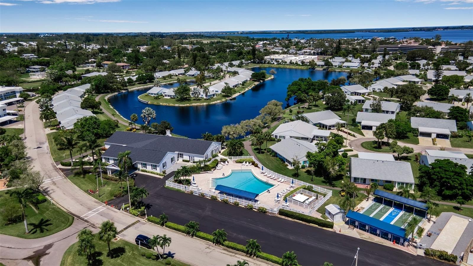 Condominium at 4704 INDEPENDENCE DR #4704, BRADENTON, photo 27 of 32