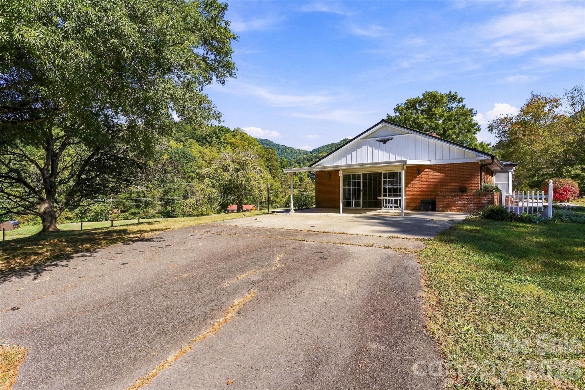 Single Family Residence at 5810 Us 23 Highway, Mars Hill, photo 5 of 47