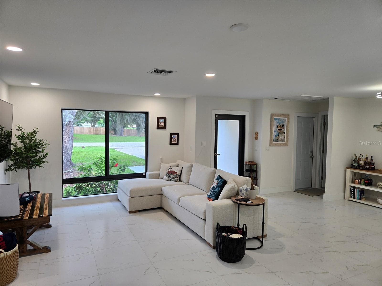 Living room - 410 HUNTER ST, PORT CHARLOTTE