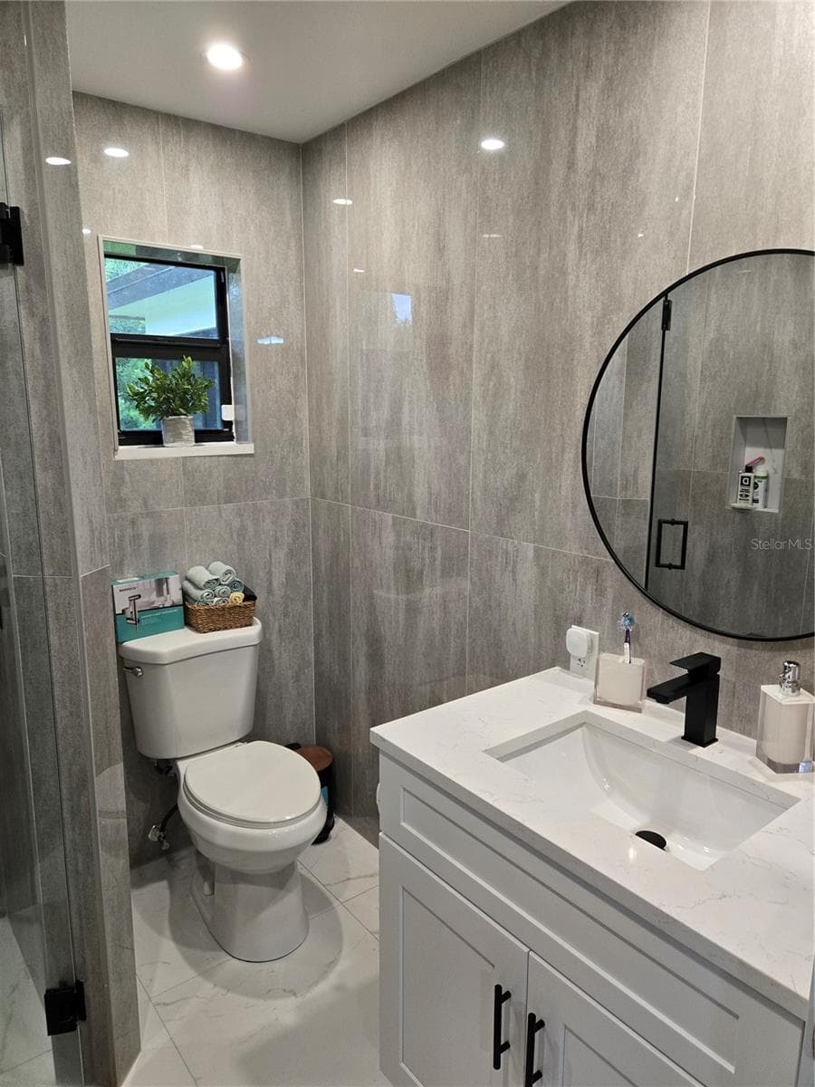 Master Bathroom - 410 HUNTER ST, PORT CHARLOTTE