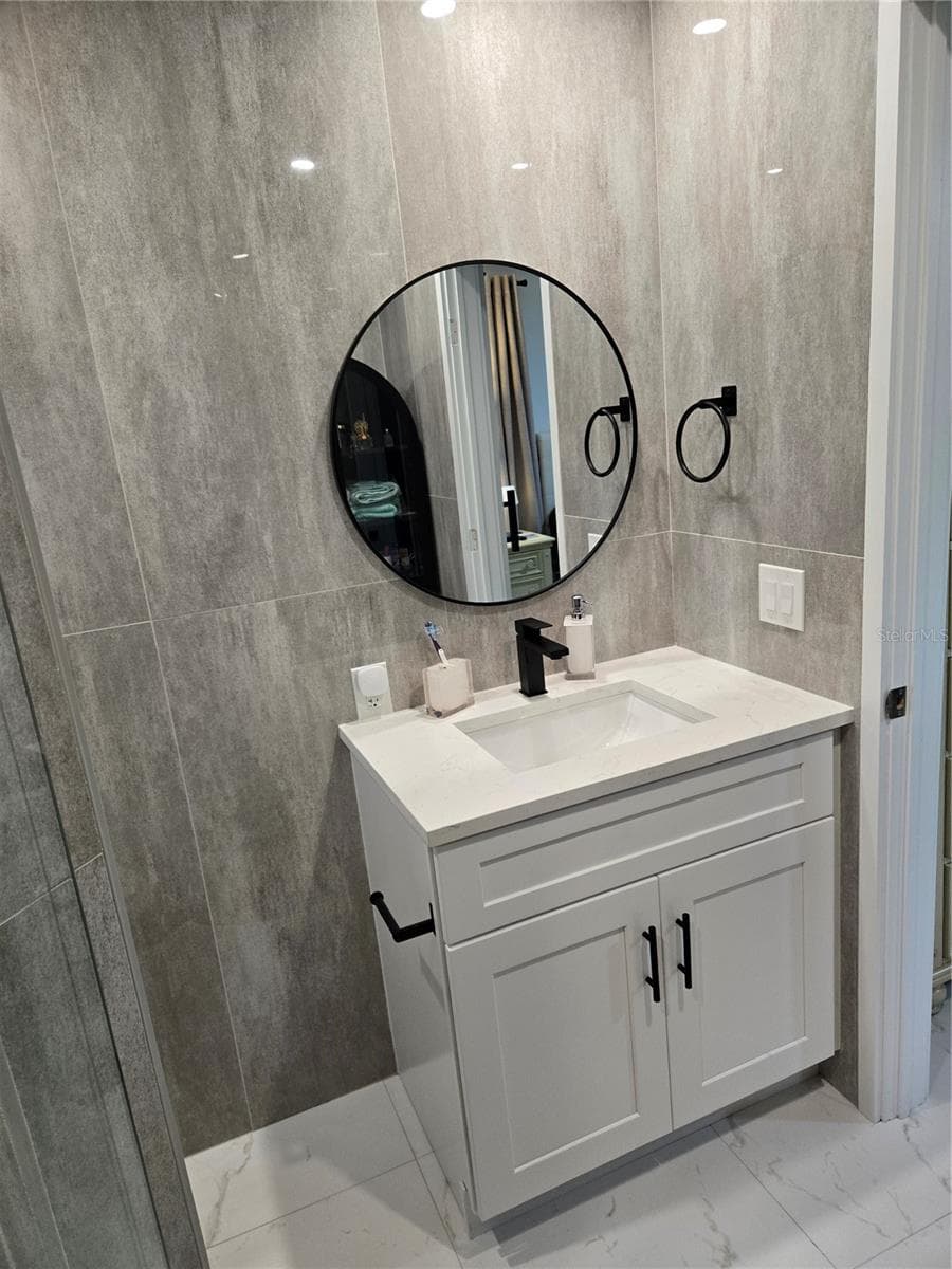 Master Bathroom - 410 HUNTER ST, PORT CHARLOTTE