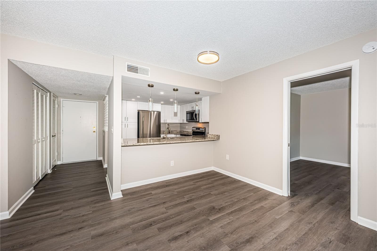 Living Room - 2591 COUNTRYSIDE BLVD #5106, CLEARWATER