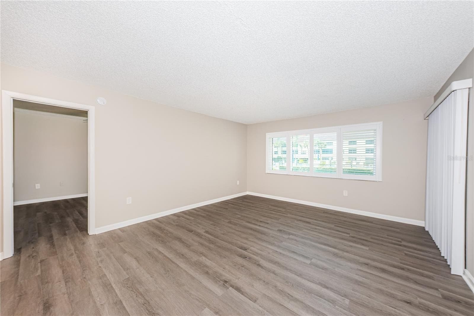 Living Room - 2591 COUNTRYSIDE BLVD #5106, CLEARWATER