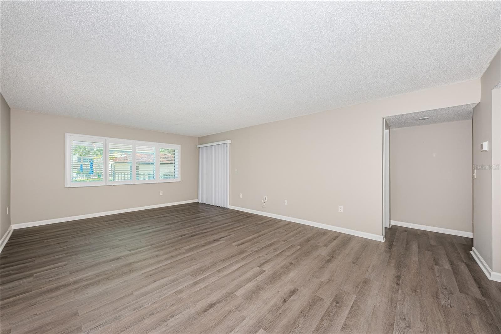 Living Room - 2591 COUNTRYSIDE BLVD #5106, CLEARWATER