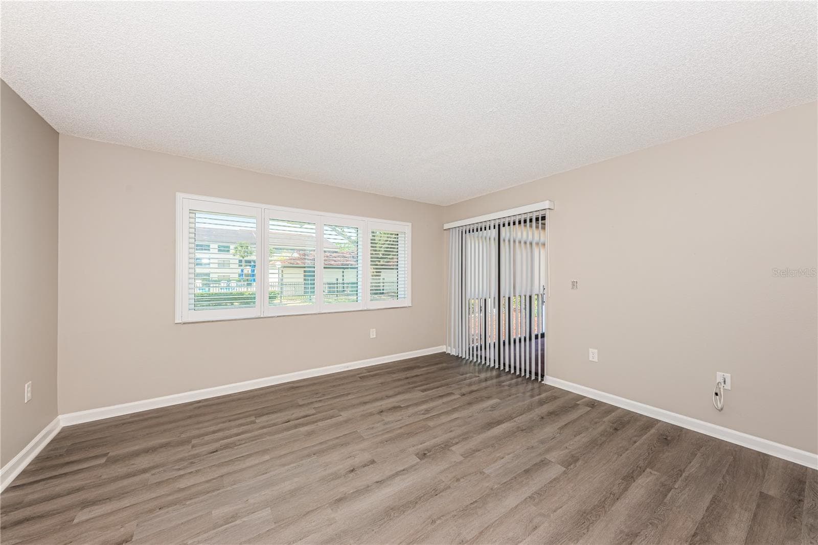 Living Room - 2591 COUNTRYSIDE BLVD #5106, CLEARWATER