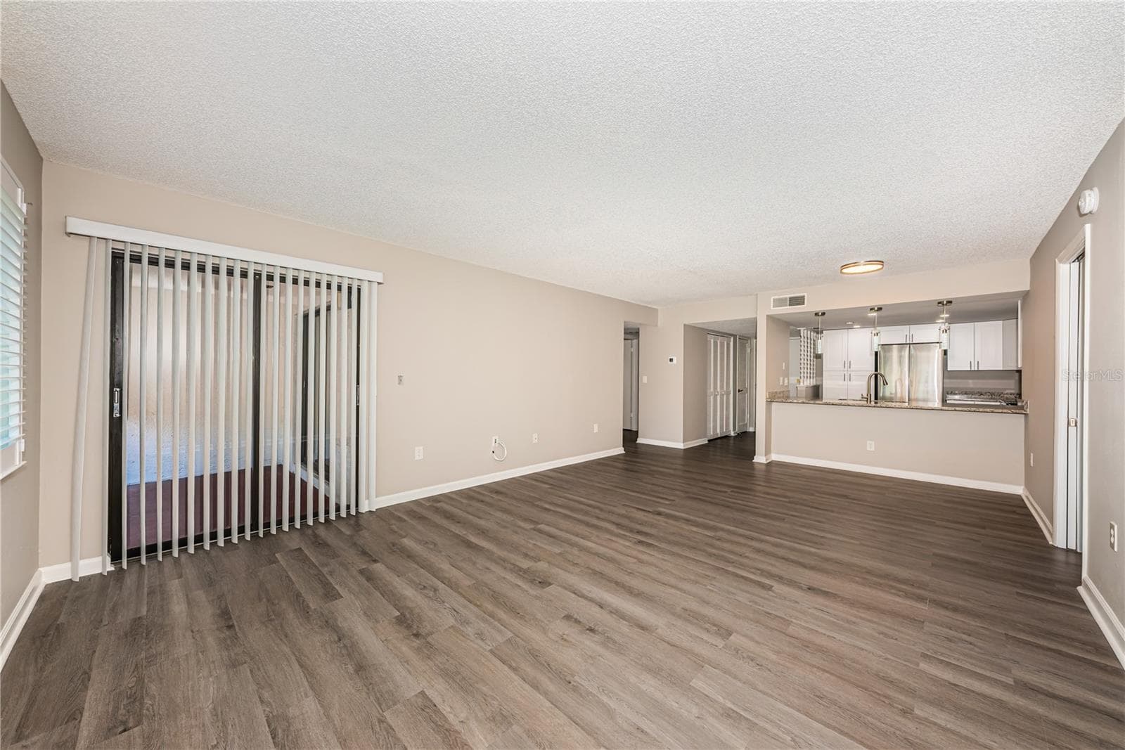 Living Room - 2591 COUNTRYSIDE BLVD #5106, CLEARWATER