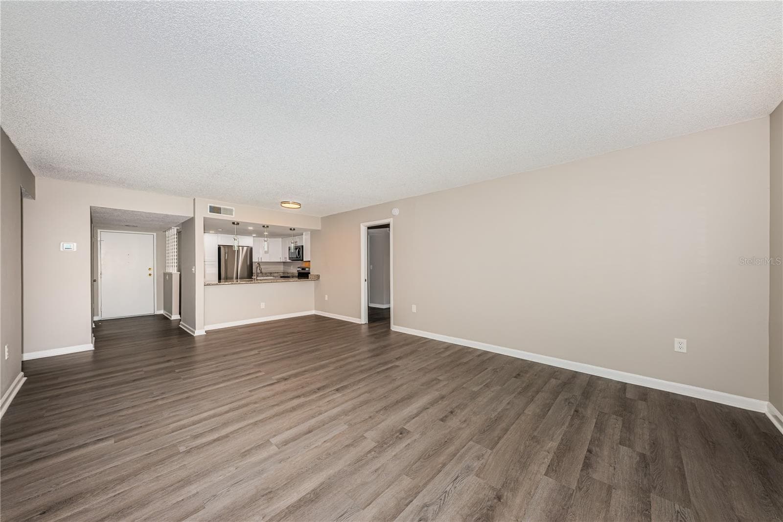 Living Room - 2591 COUNTRYSIDE BLVD #5106, CLEARWATER