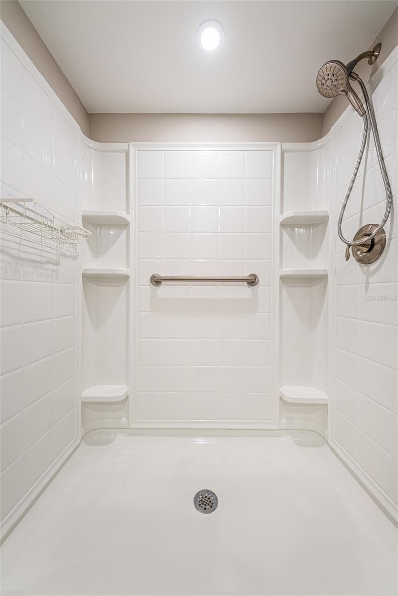 Primary Bathroom - 2591 COUNTRYSIDE BLVD #5106, CLEARWATER