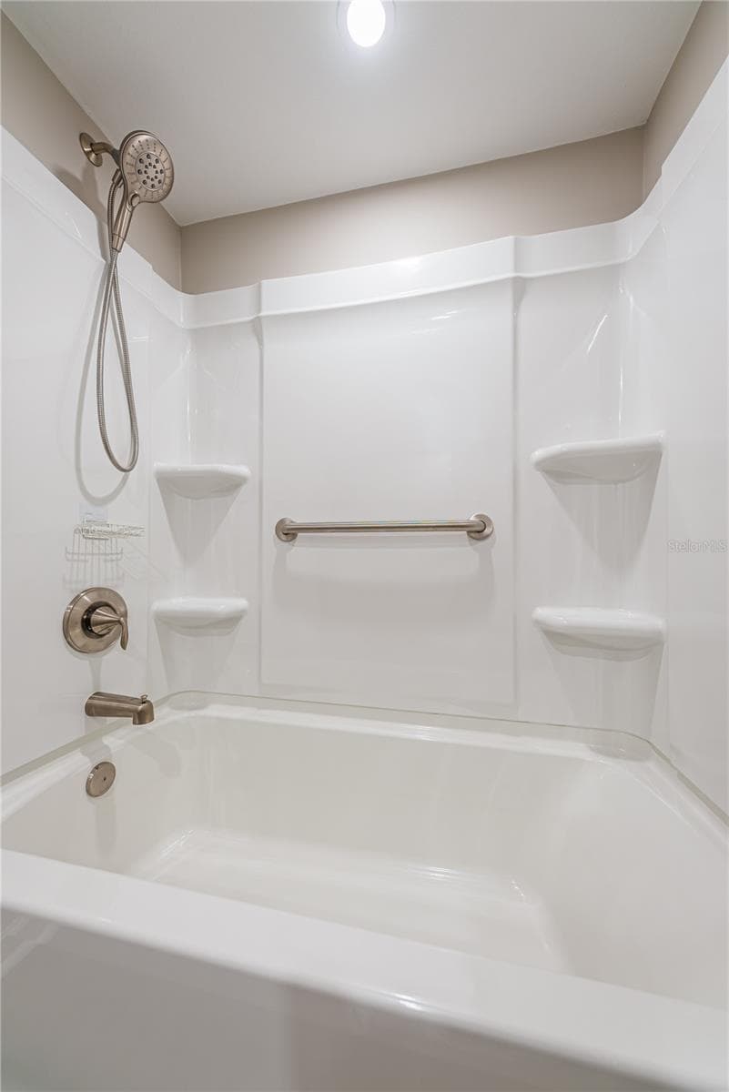 Guest Bath - 2591 COUNTRYSIDE BLVD #5106, CLEARWATER