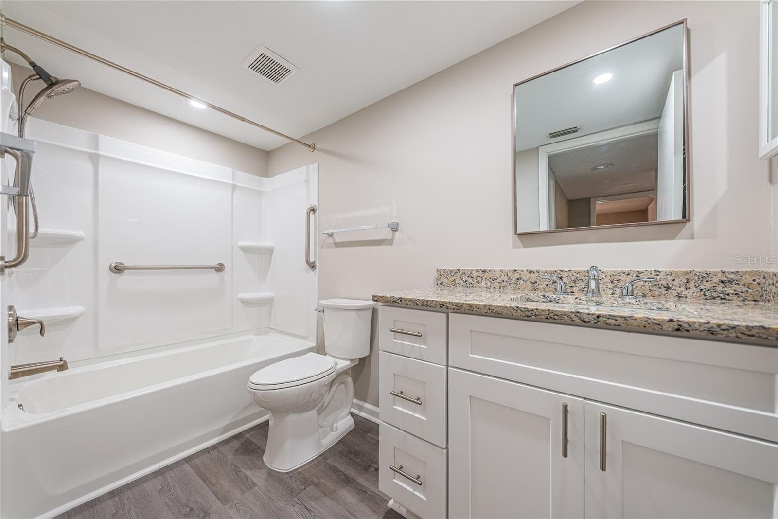 Guest Bath - 2591 COUNTRYSIDE BLVD #5106, CLEARWATER