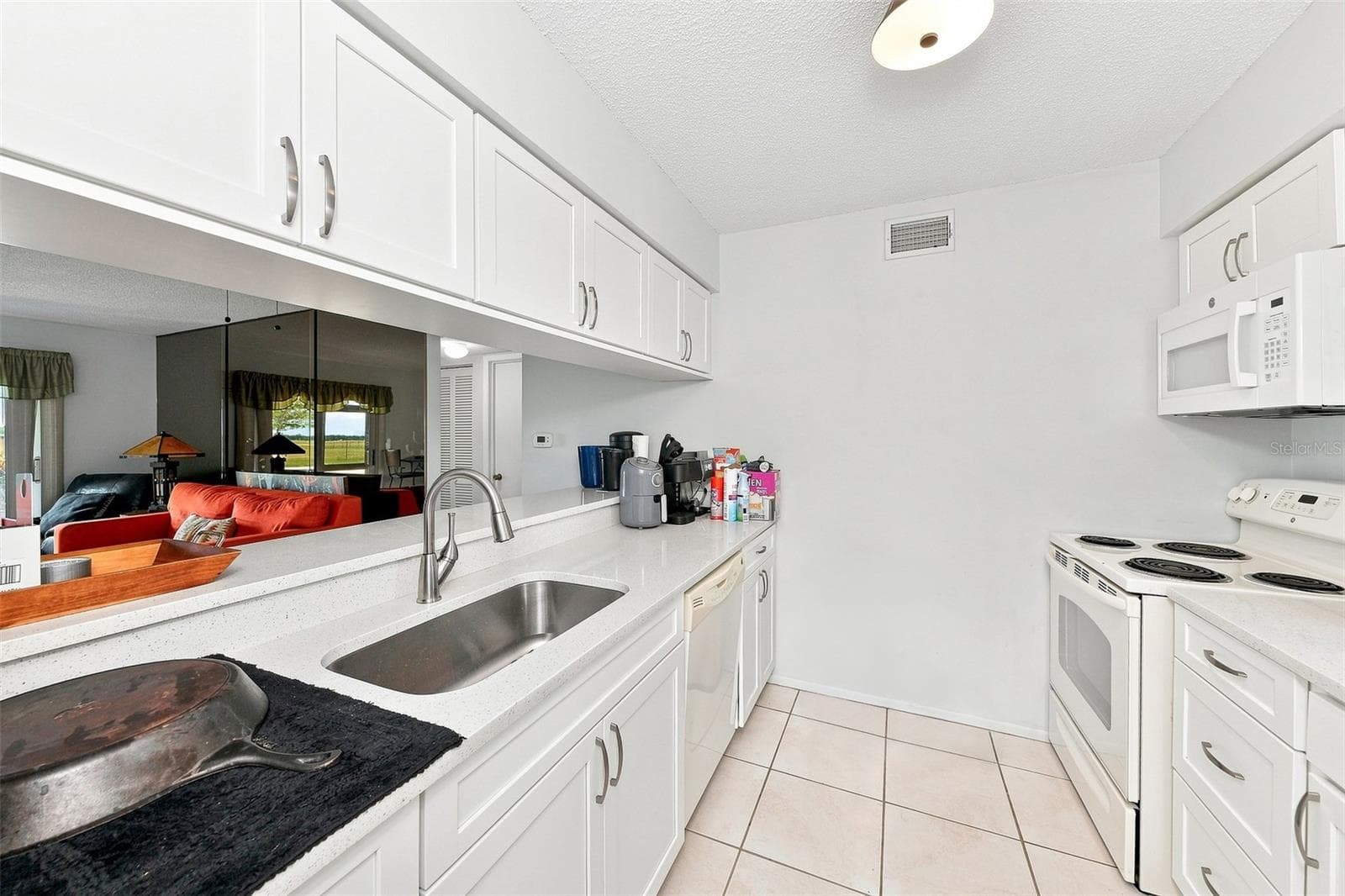 Condominium at 217 AIRPORT AVE W #119, VENICE, photo 5 of 11