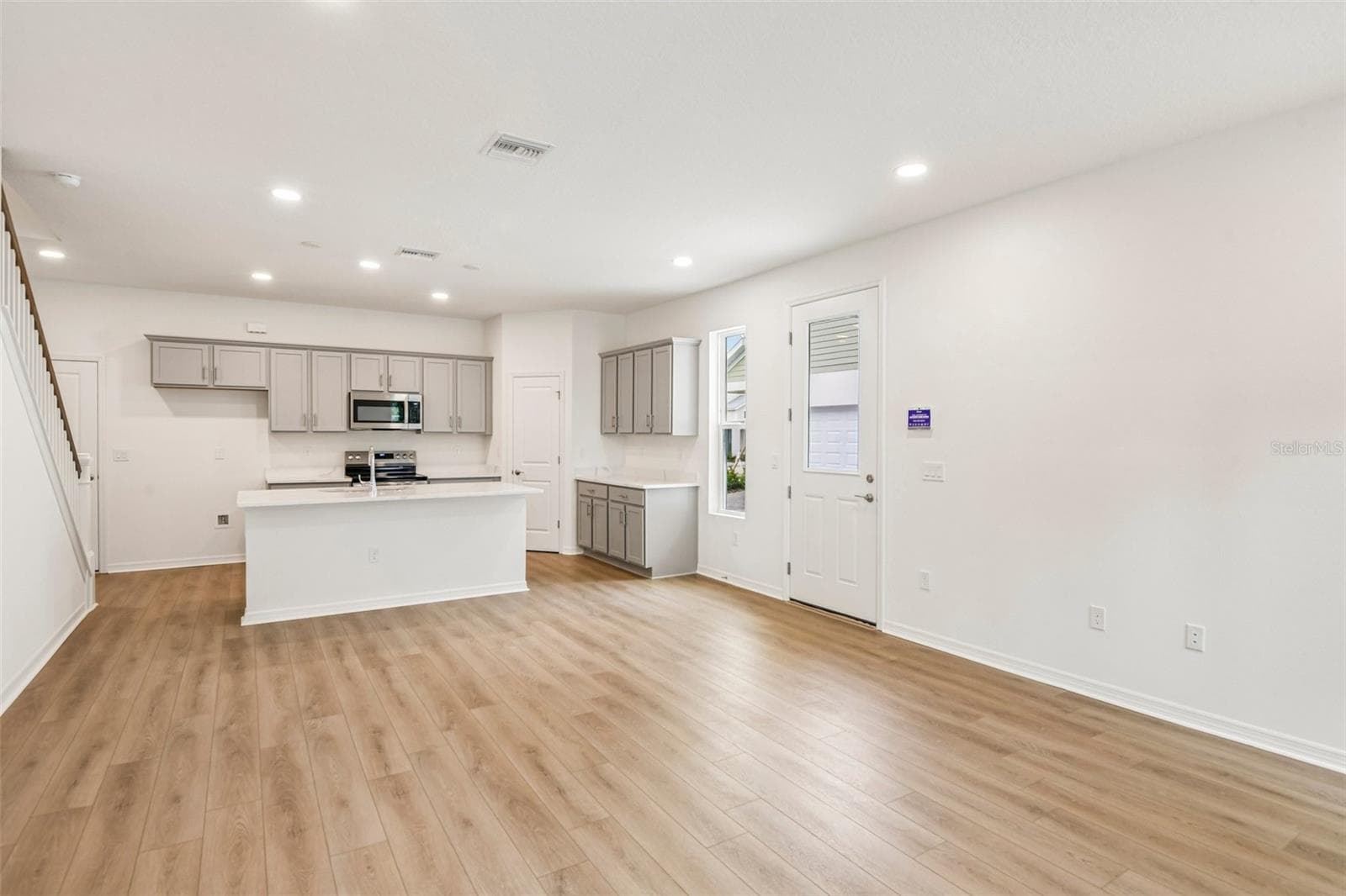 Townhouse at 616 SILVER STREAM CT, BRANDON, photo 9 of 50