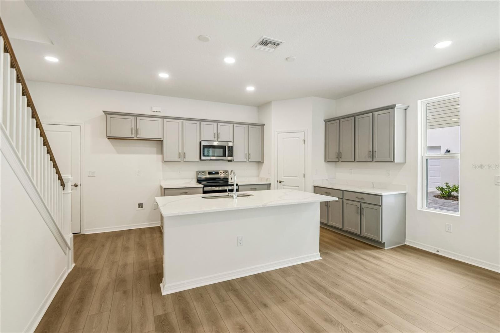 Townhouse at 616 SILVER STREAM CT, BRANDON, photo 11 of 50
