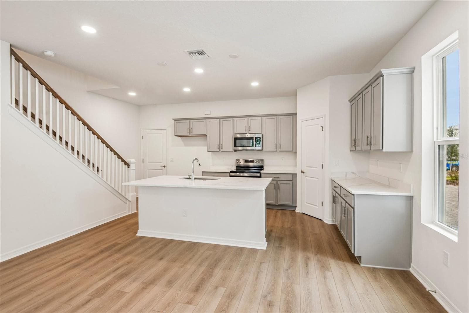 Townhouse at 616 SILVER STREAM CT, BRANDON, photo 12 of 50