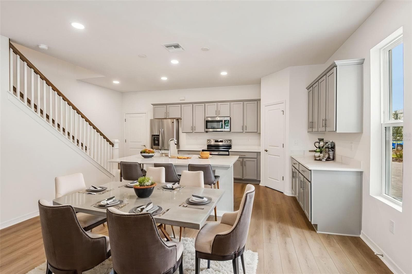 Virtually Staged - 616 SILVER STREAM CT, BRANDON