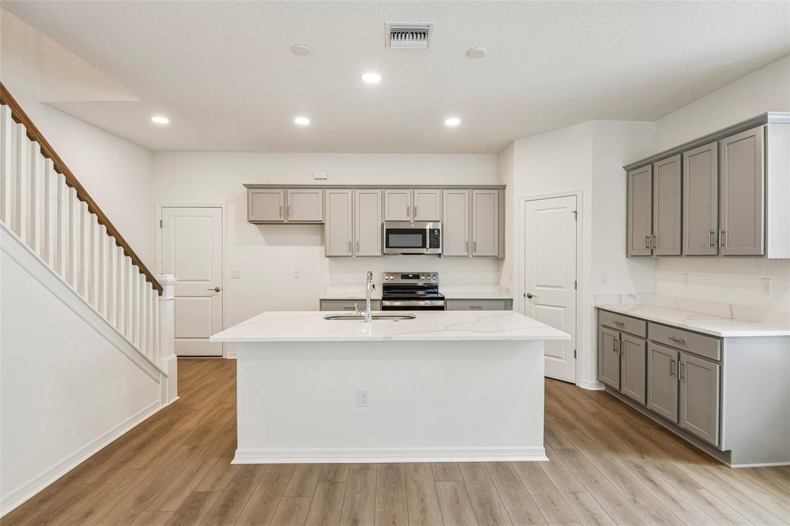 Townhouse at 616 SILVER STREAM CT, BRANDON, photo 14 of 50