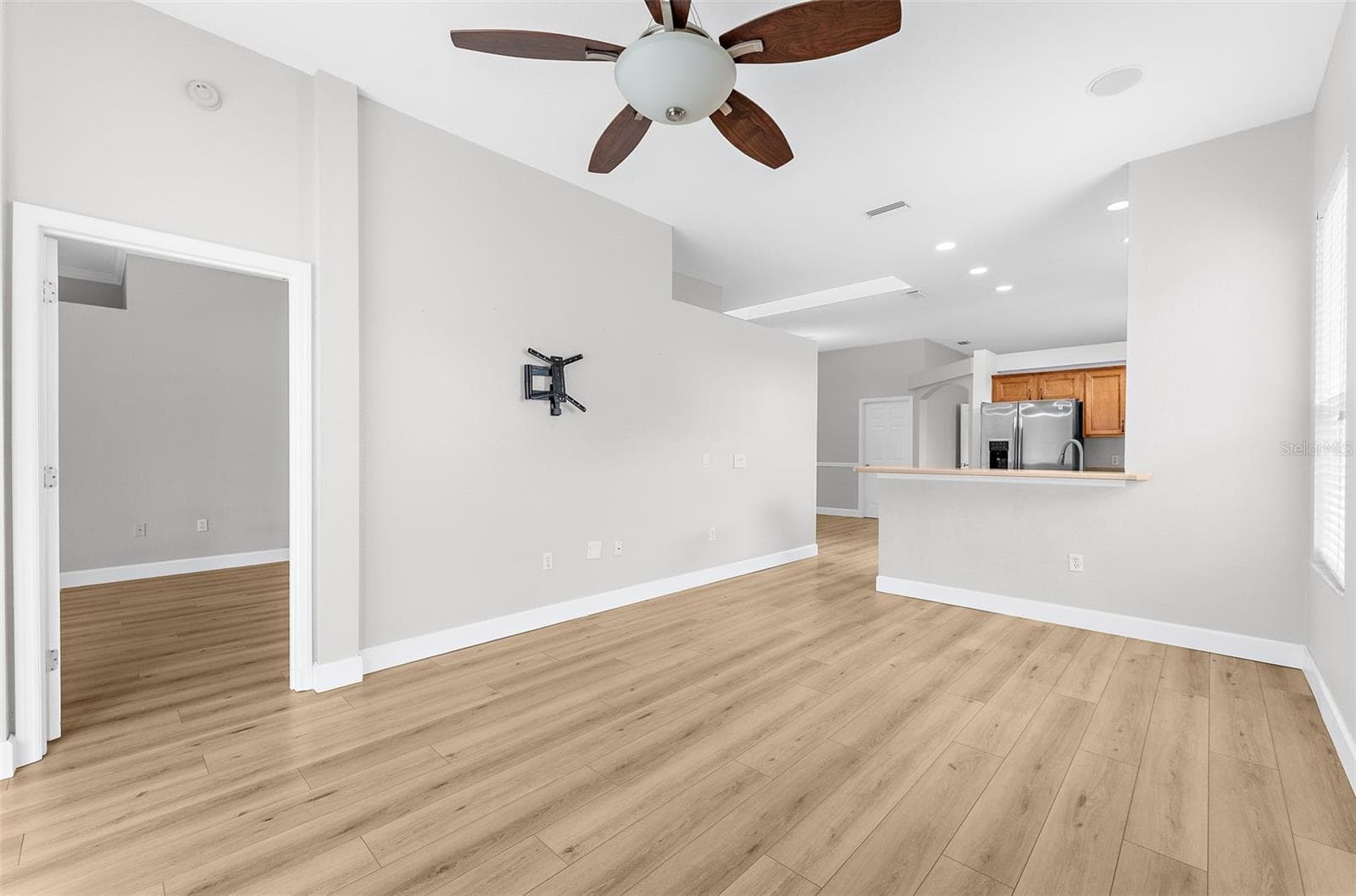 Single Family Residence at 6462 GOLDEN LEAF CT, LAKEWOOD RANCH, photo 17 of 35