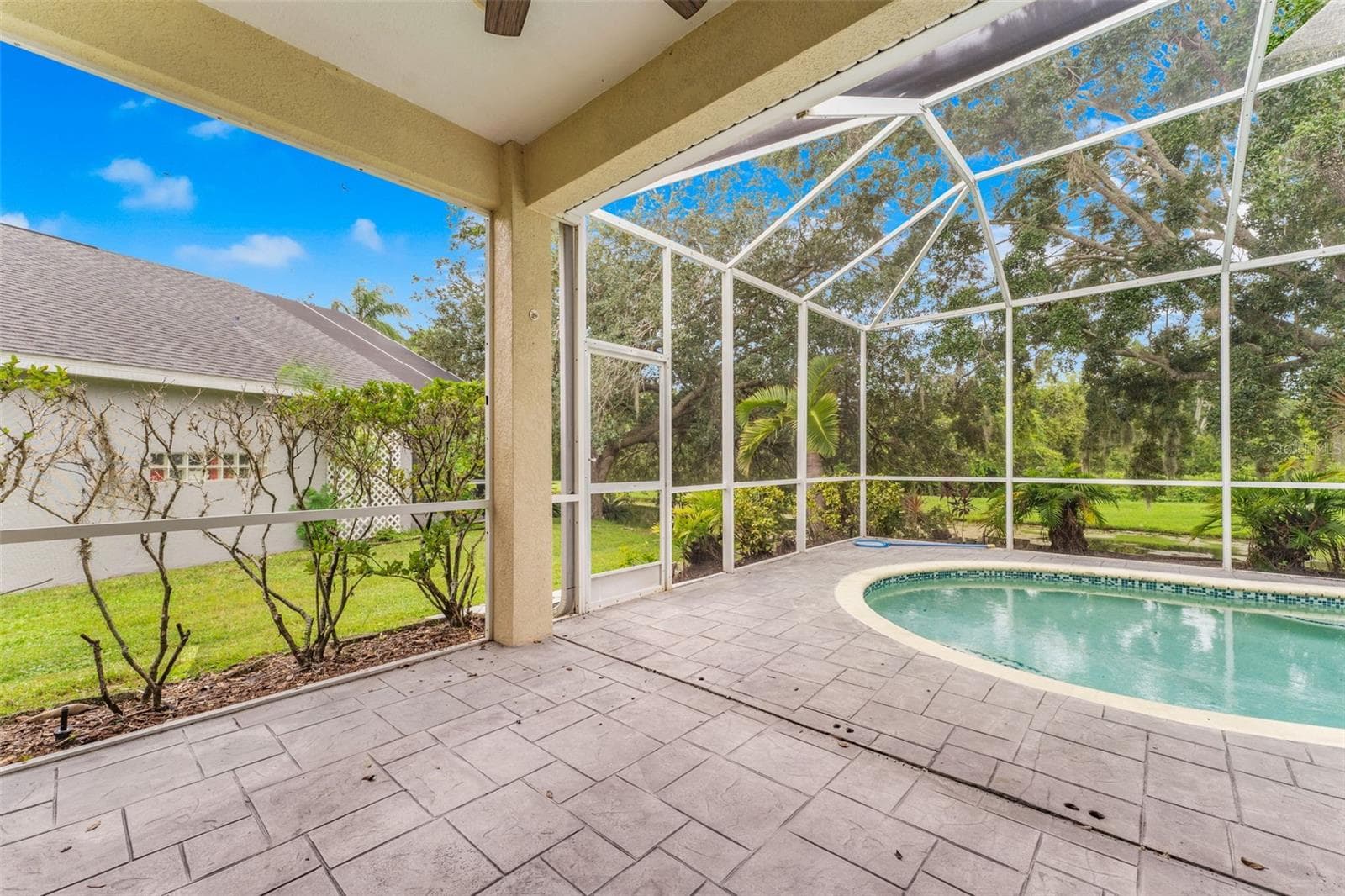 Single Family Residence at 6462 GOLDEN LEAF CT, LAKEWOOD RANCH, photo 29 of 35
