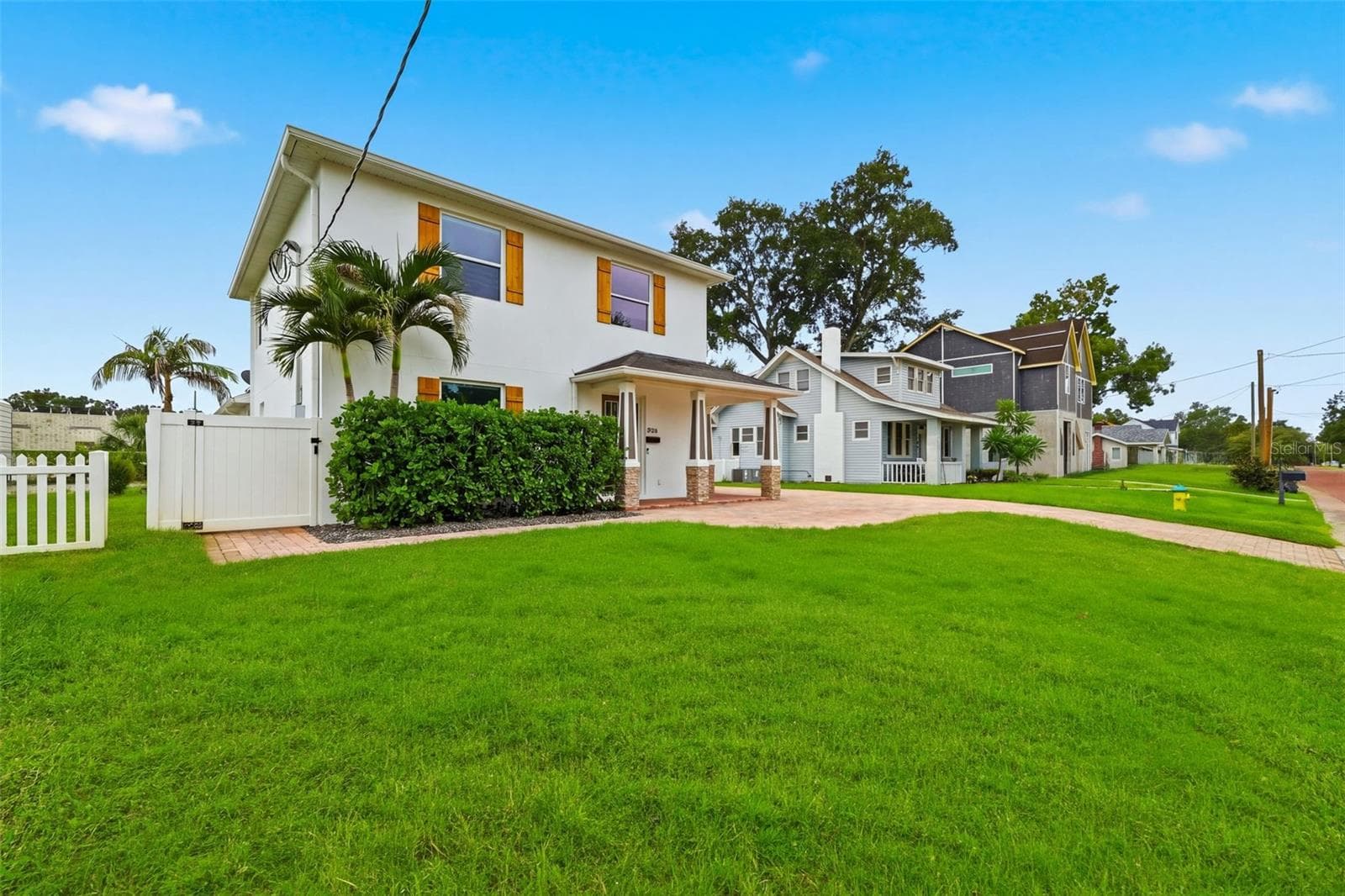 Single Family Residence at 906 W PENINSULAR ST, TAMPA, photo 3 of 38