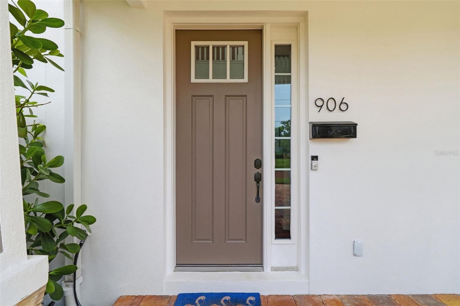 Single Family Residence at 906 W PENINSULAR ST, TAMPA, photo 4 of 38