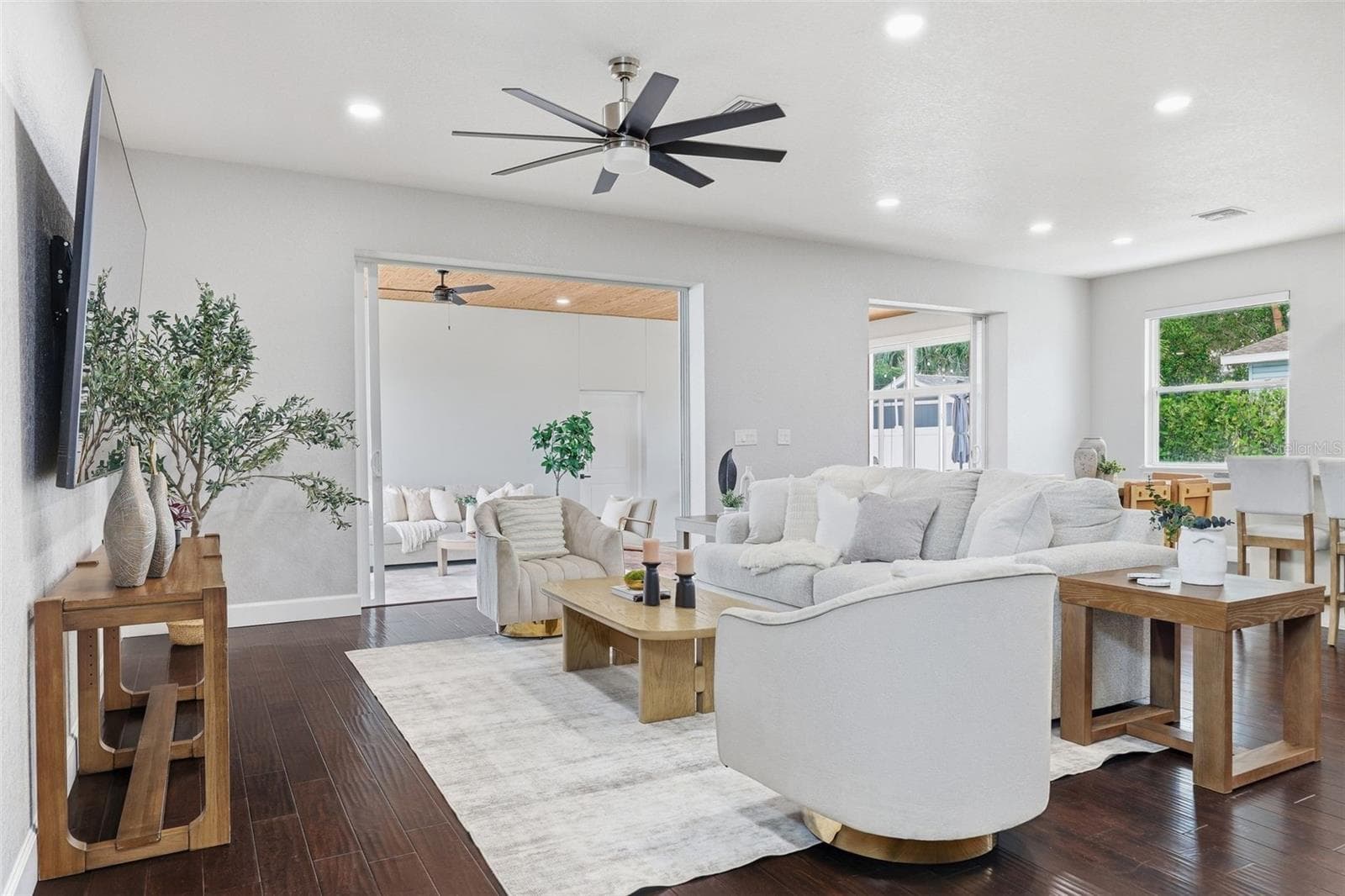 Single Family Residence at 906 W PENINSULAR ST, TAMPA, photo 9 of 38