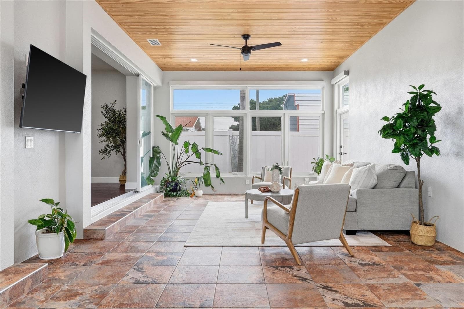 Single Family Residence at 906 W PENINSULAR ST, TAMPA, photo 15 of 38