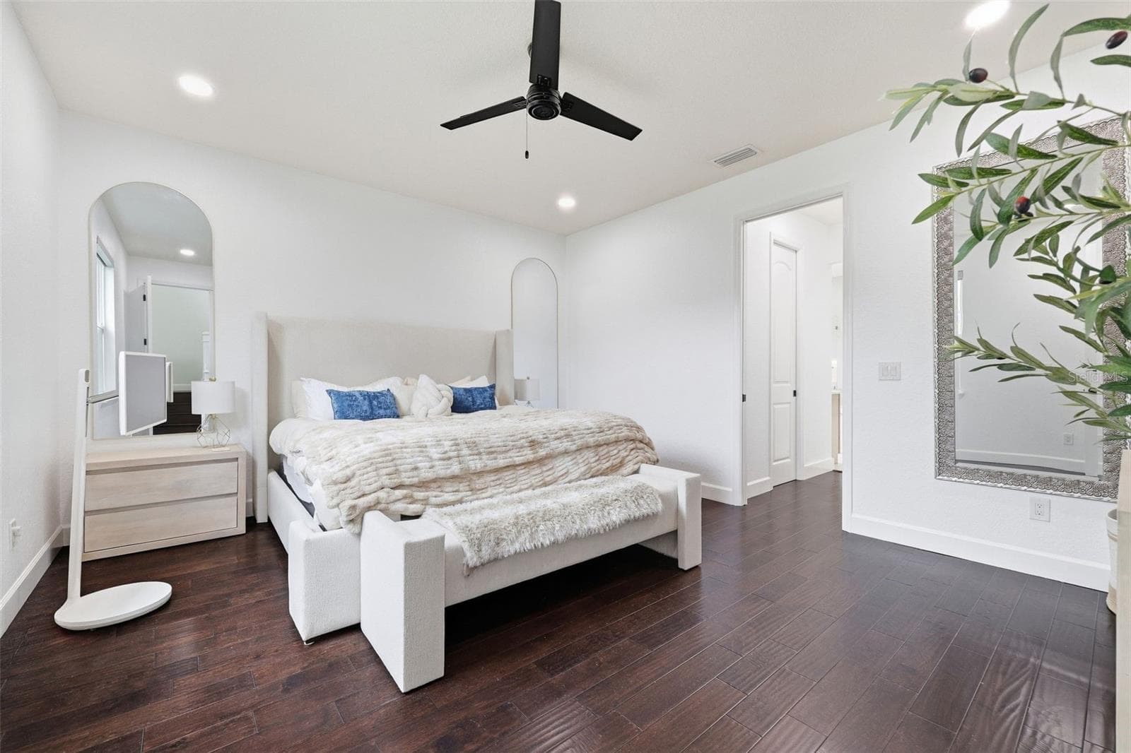 Single Family Residence at 906 W PENINSULAR ST, TAMPA, photo 11 of 38