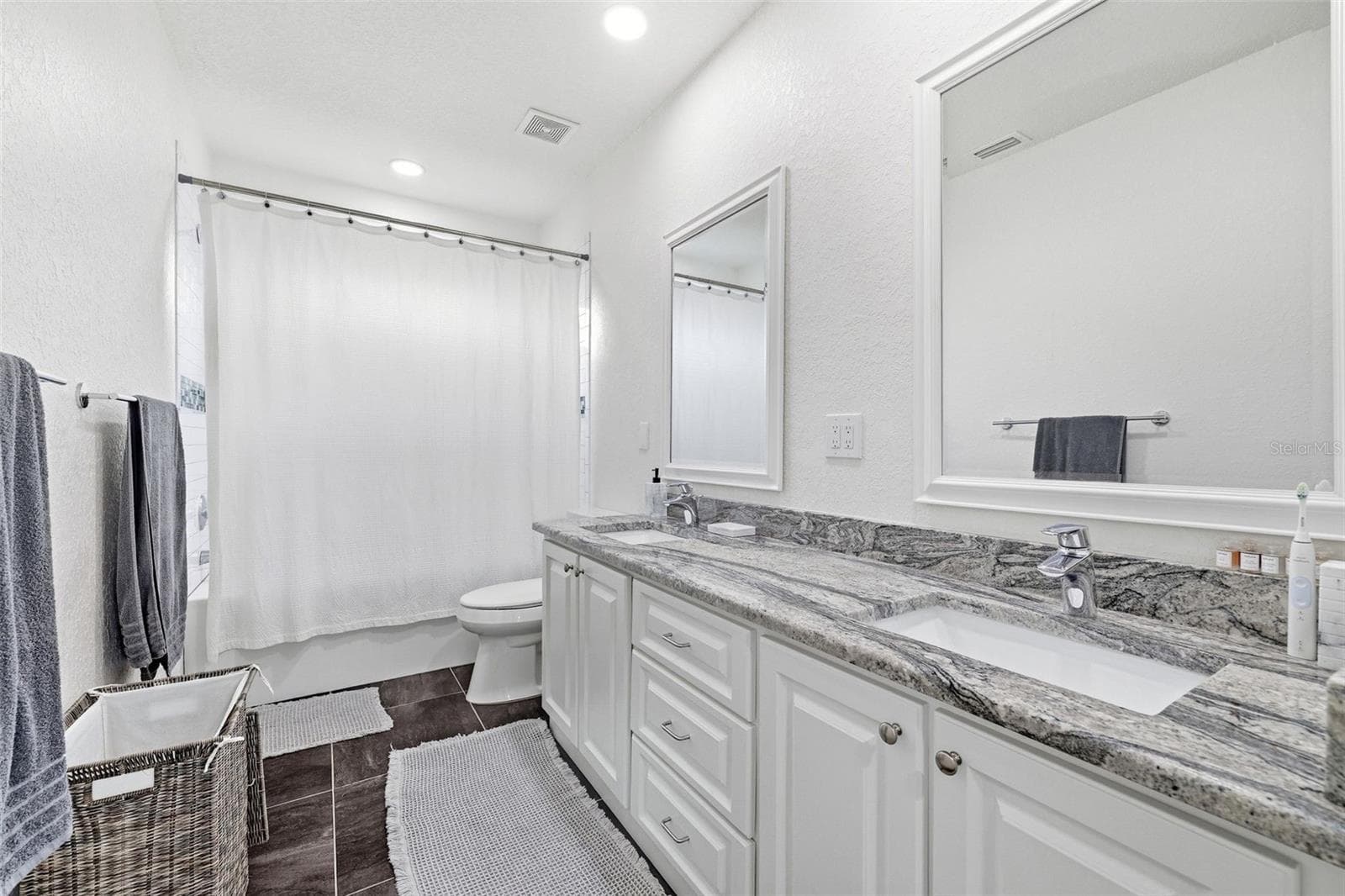 Single Family Residence at 906 W PENINSULAR ST, TAMPA, photo 26 of 38