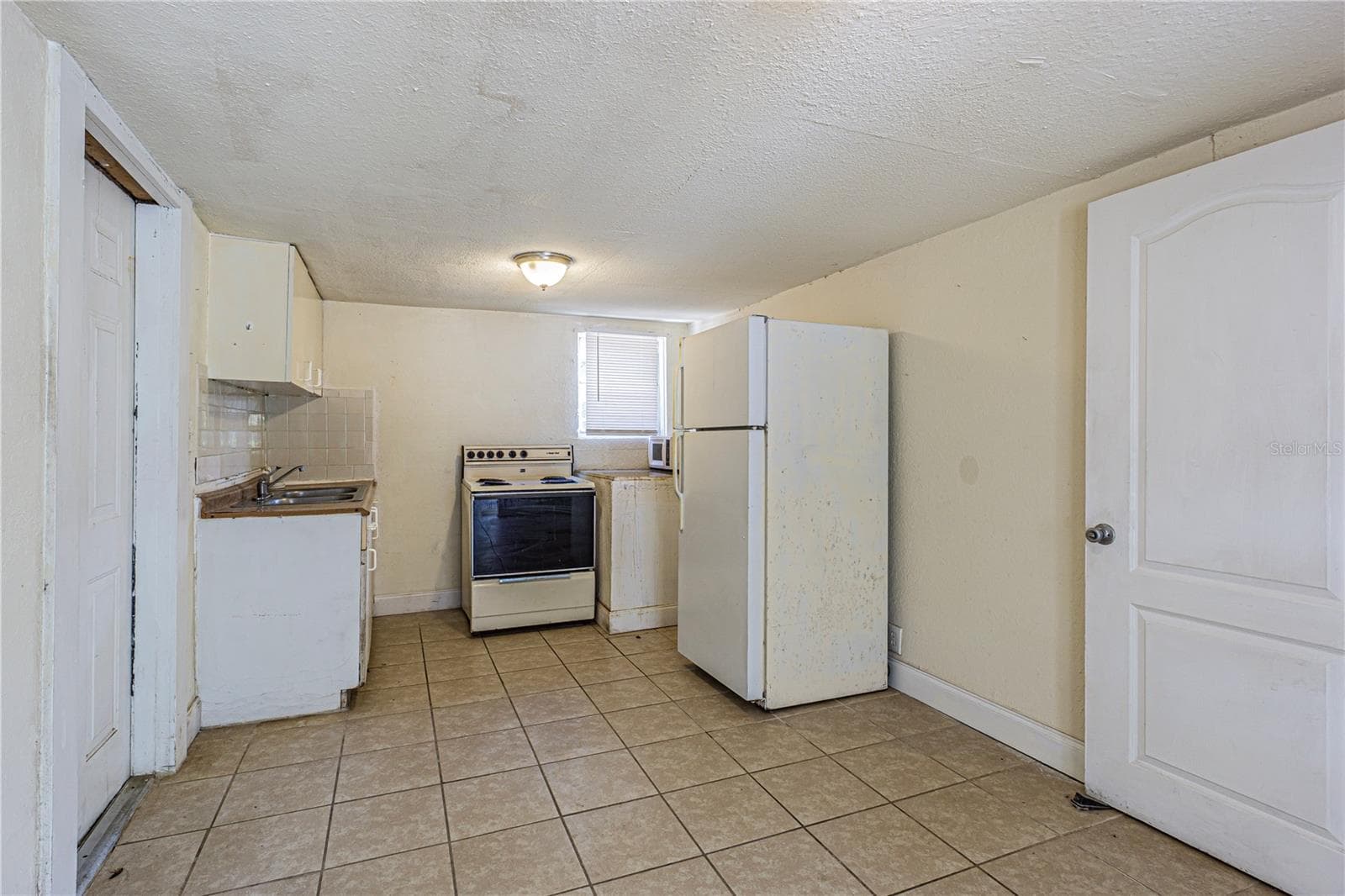 Apartment at 113 W HANLON ST, TAMPA, photo 4 of 12