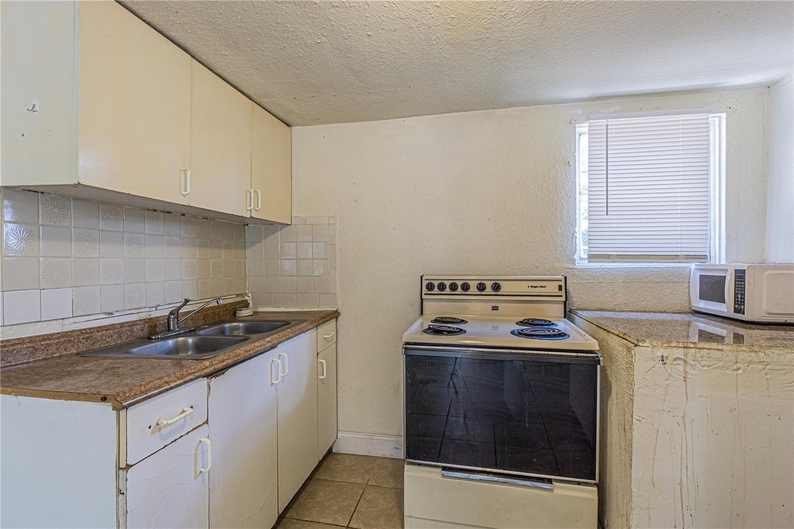 Apartment at 113 W HANLON ST, TAMPA, photo 6 of 12