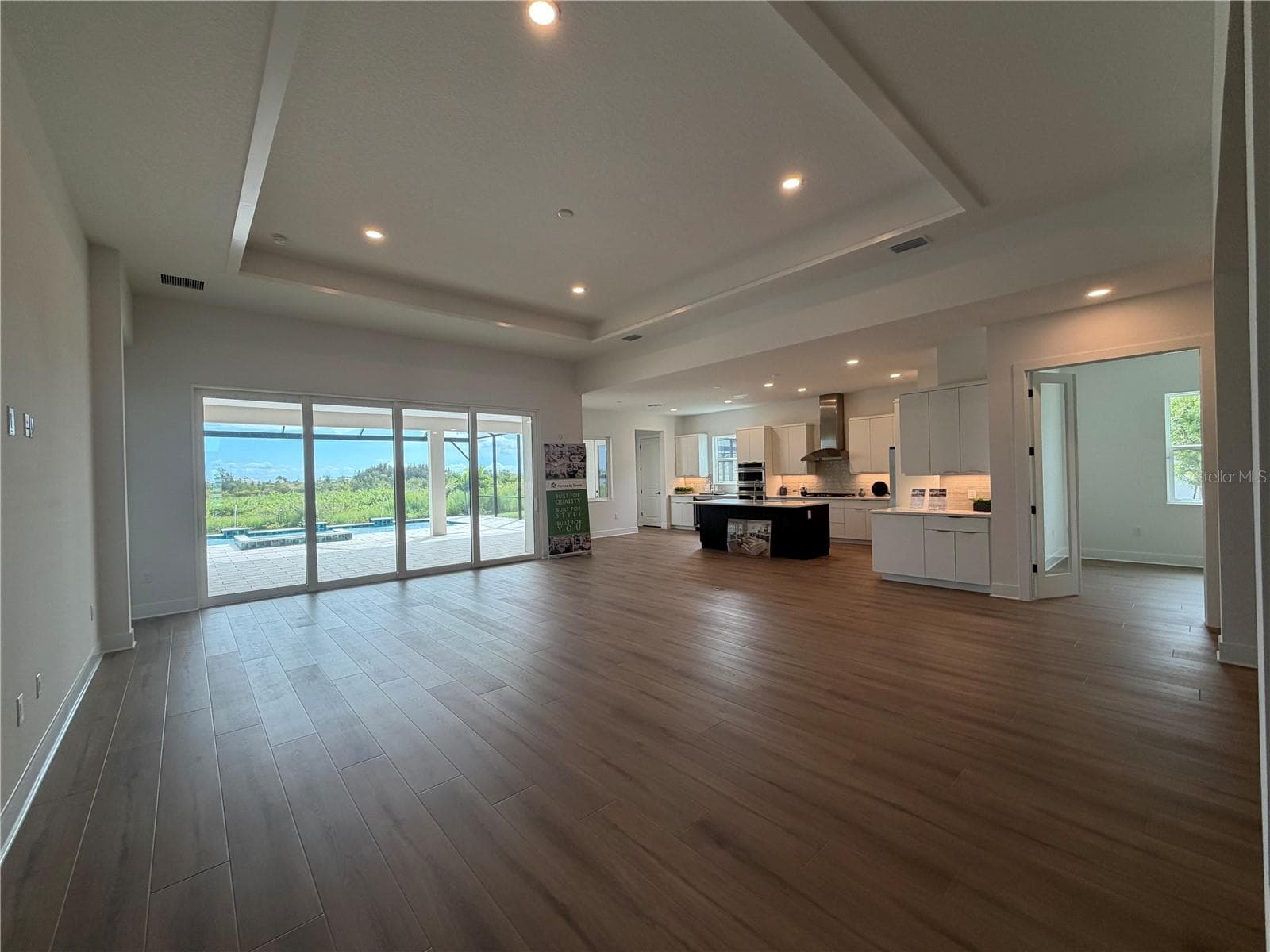 Great Room & Upgraded Kitchen, Tray Ceiling - 18045 FOXTAIL LOOP, VENICE
