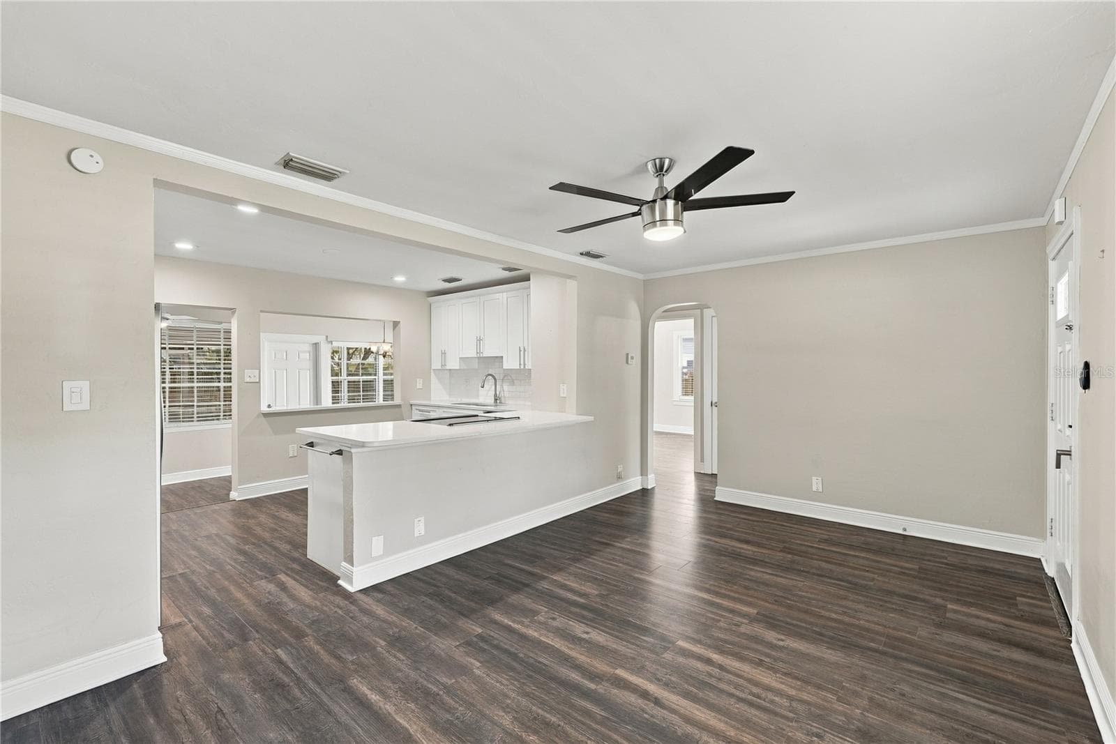 Single Family Residence at 3184 11TH AVE N, ST PETERSBURG, photo 7 of 33