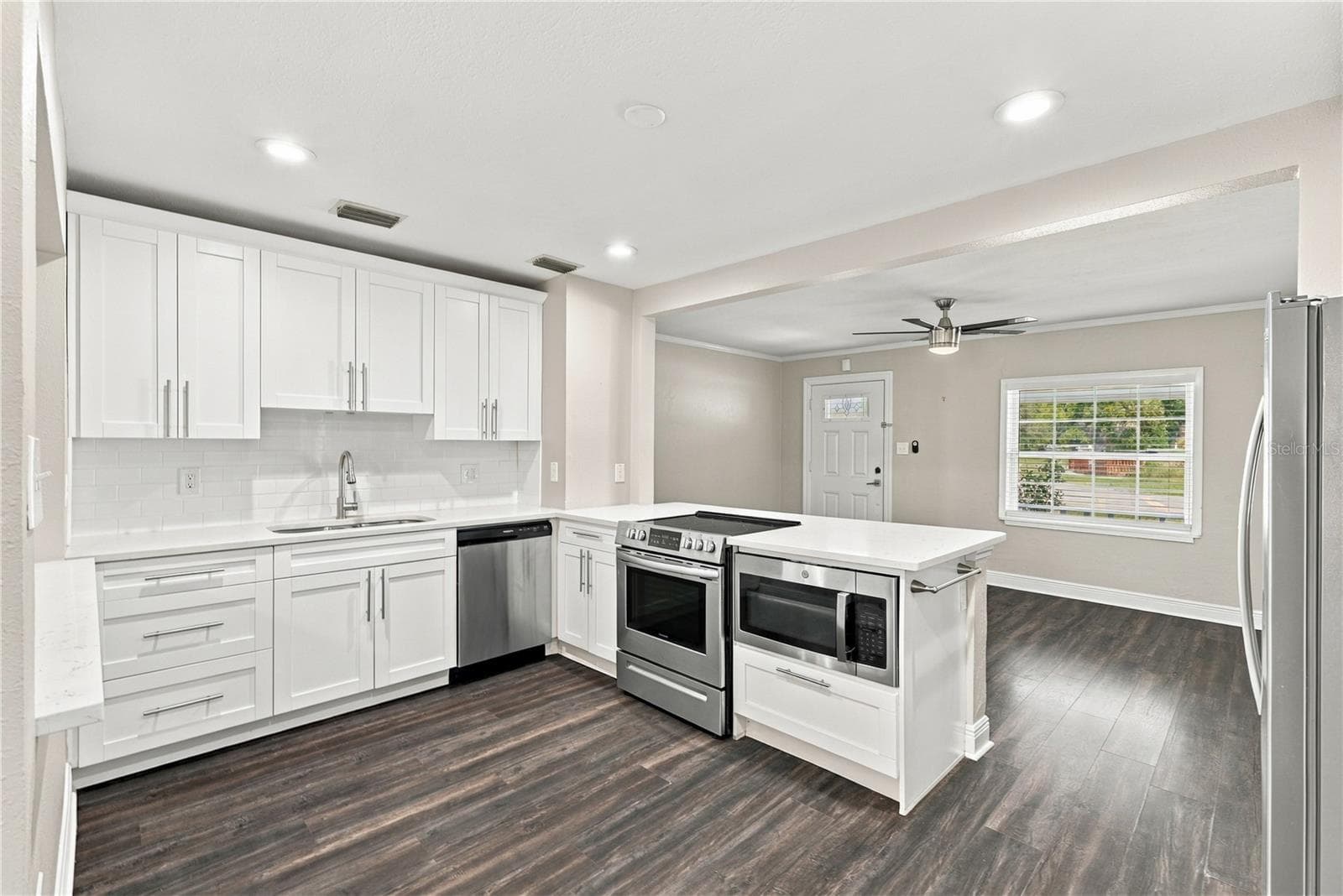 Single Family Residence at 3184 11TH AVE N, ST PETERSBURG, photo 12 of 33