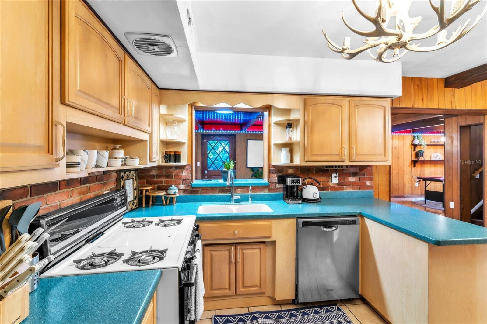 Single Family Residence at 1488 LACONIA DR E, CLEARWATER, photo 11 of 75