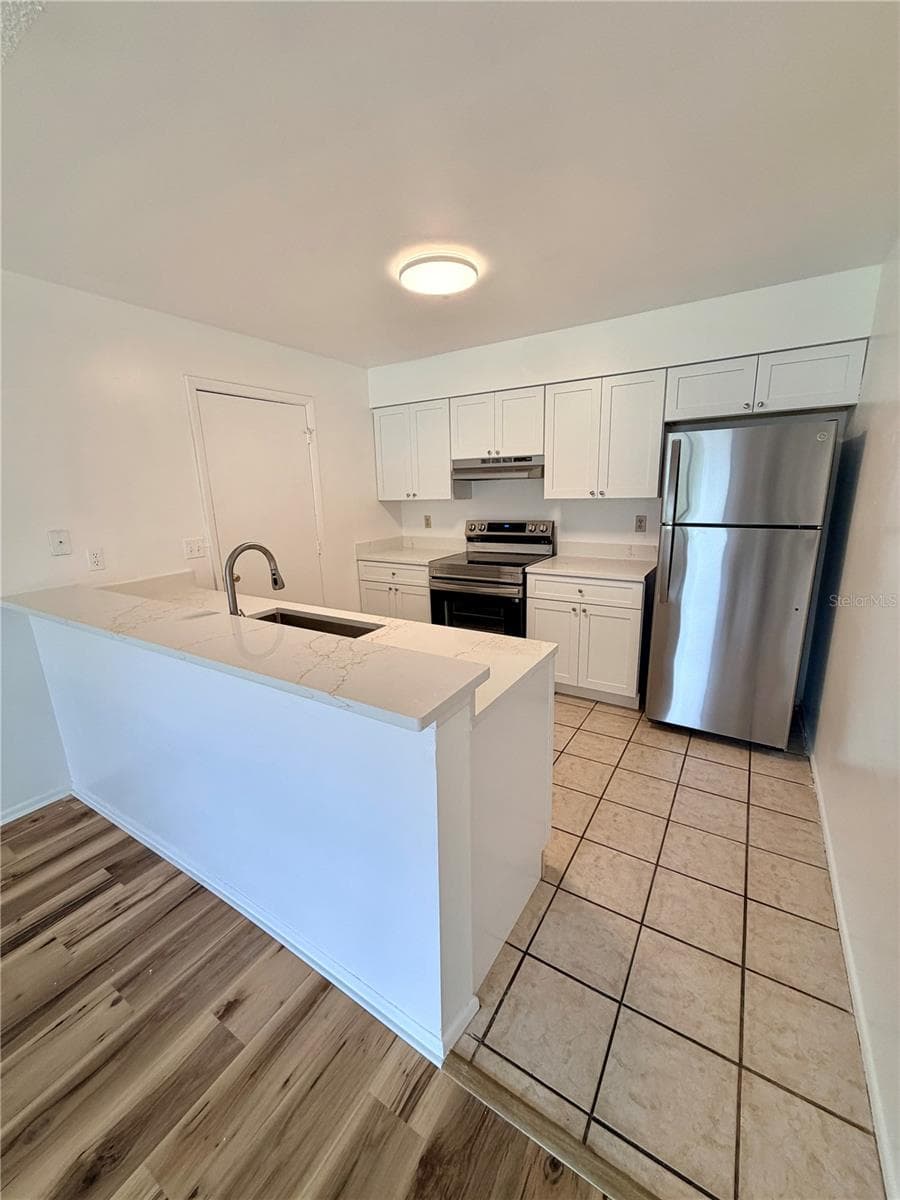 Single Family Residence at 10155 DONHILL CT, ORLANDO, photo 3 of 18