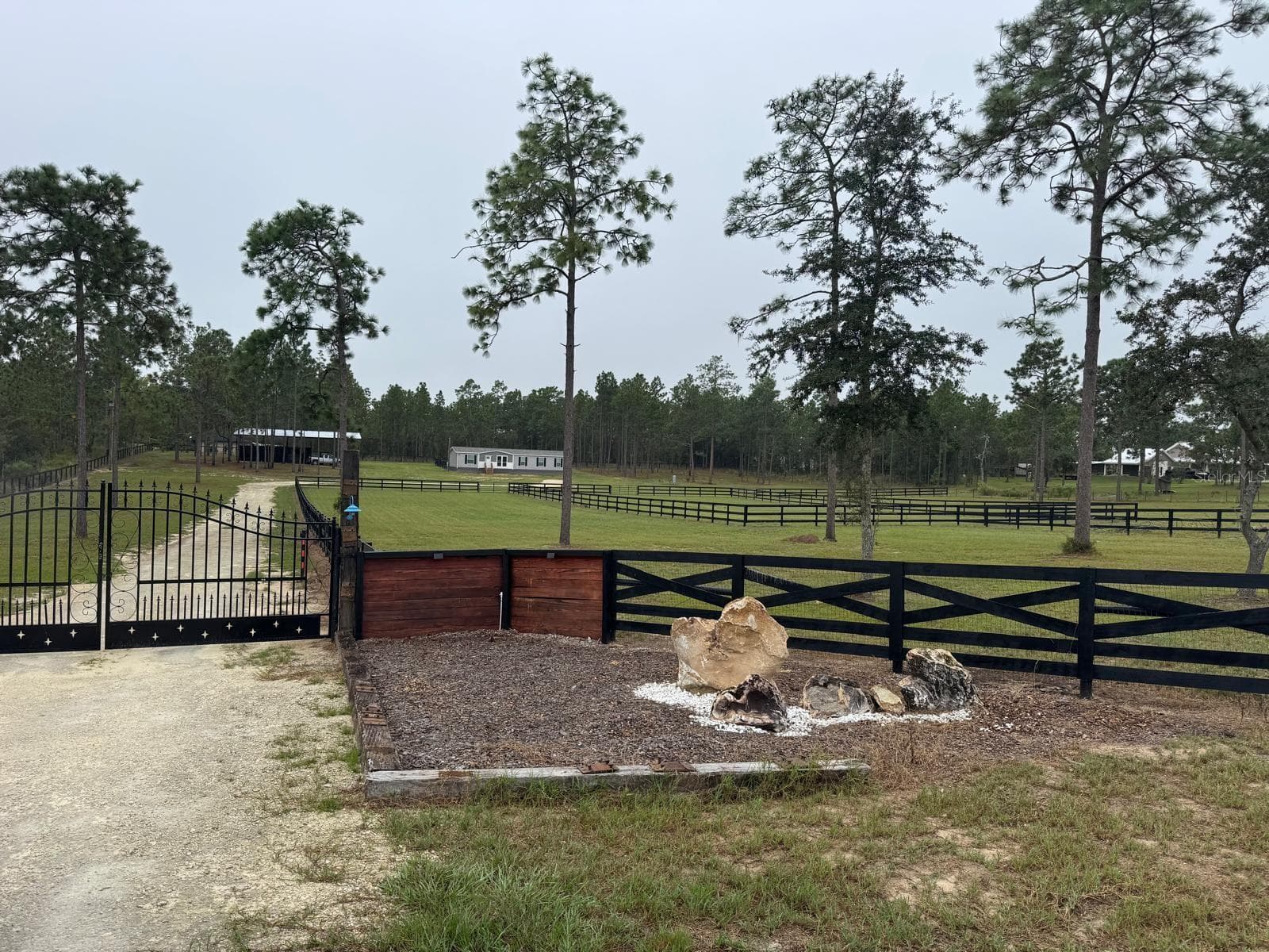 Front gate - 14270 SE 60 ST, MORRISTON