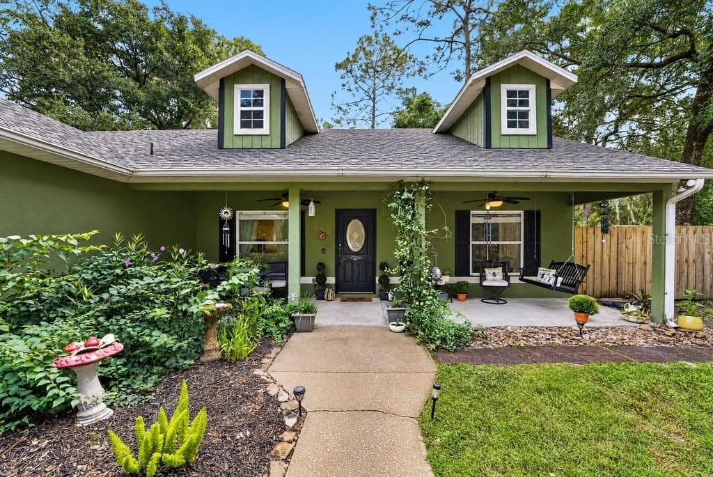 1580 DELAND AVE