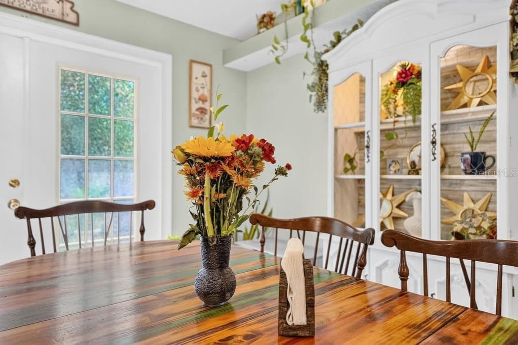 Open-concept dining - 1580 DELAND AVE, ORANGE CITY