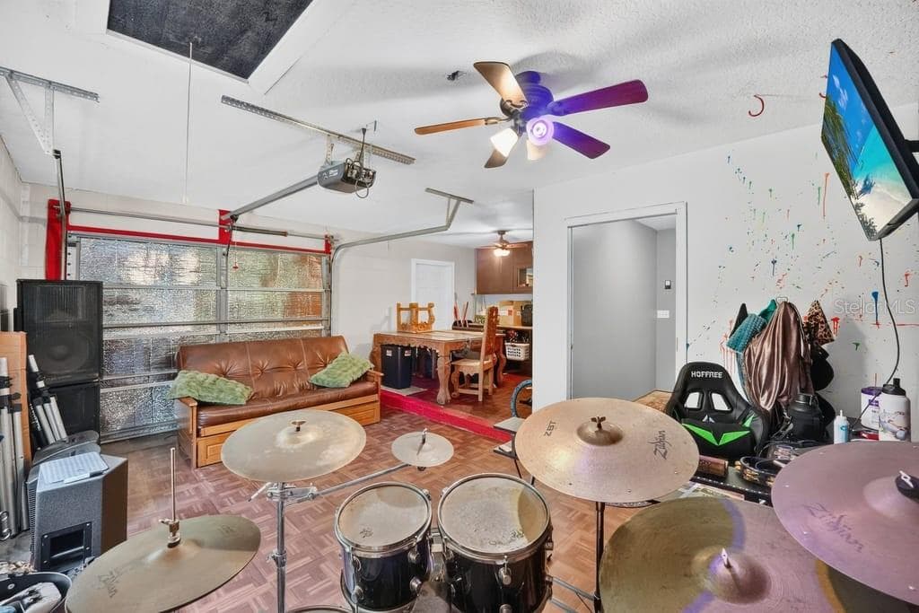 versatile 1.5 car garage - 1580 DELAND AVE, ORANGE CITY