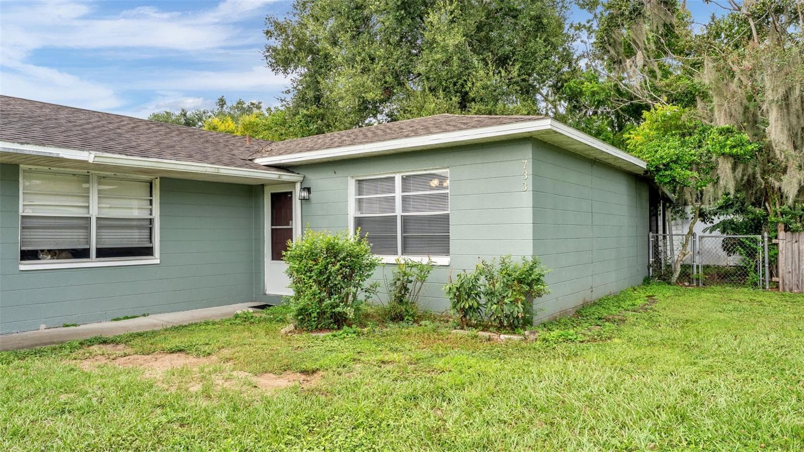 Half Duplex at 733-735 LONGFELLOW BLVD, LAKELAND, photo 2 of 46